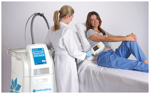 doctor giving the coolsculpting treatment to patient