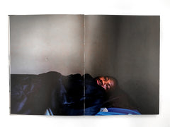 Buzzing at the sill / Peter van Agtmael