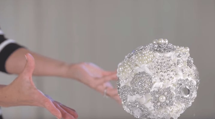 DIY BROOCH BOUQUET CENTERPIECE(5)