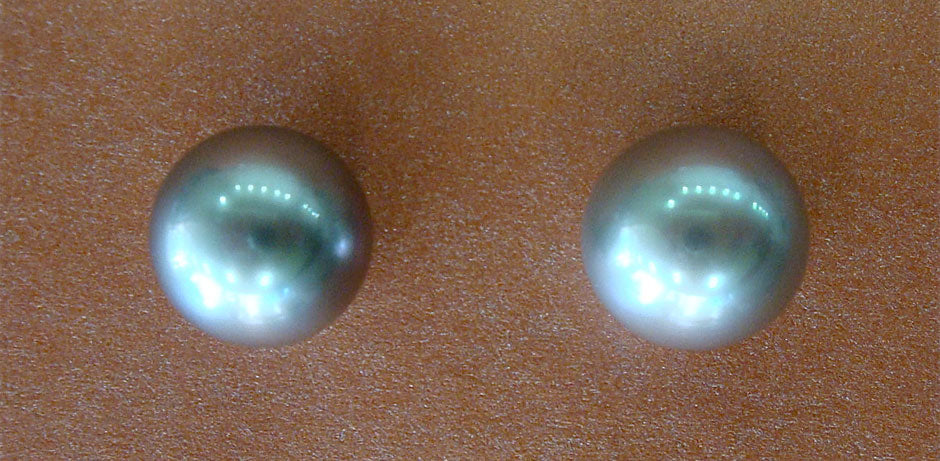 ABOVE:Arpaia Lang matched-pair 14mm round spotless Tahitian pearls