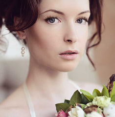 Bridal minimalism with natural eyelash extensions
