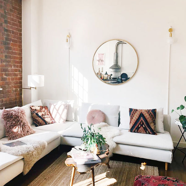 Pink and industrial style living room with vintage lights