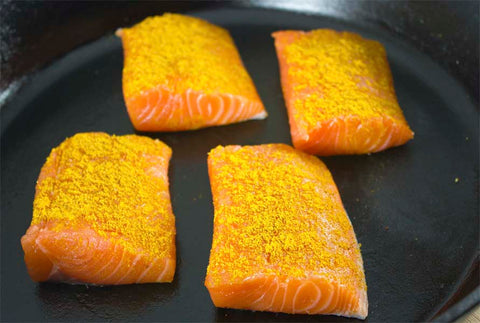 Raw, curry-seasoned salmon