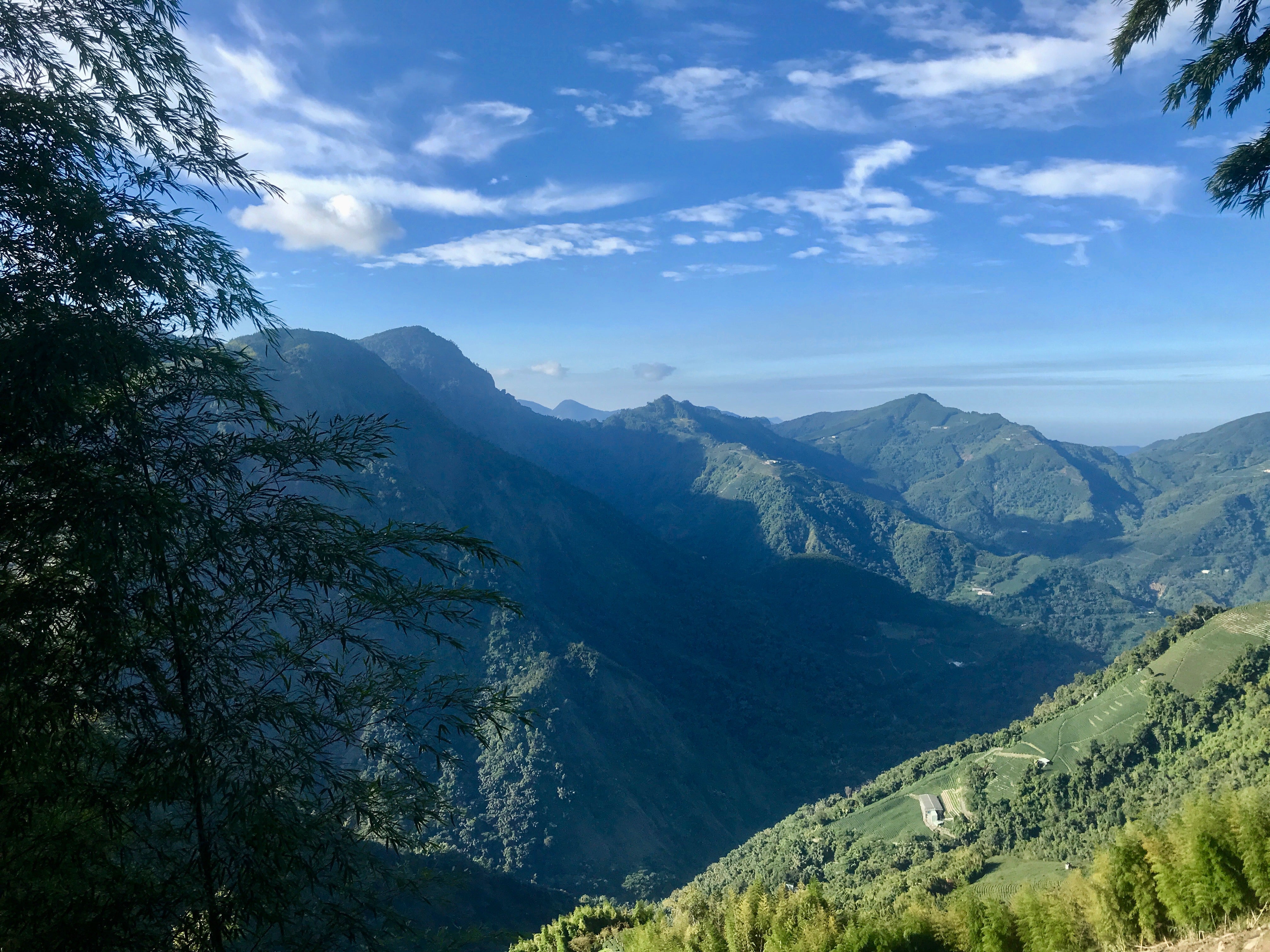 Long Feng Xia (龍鳳峽) or Dragon Phoenix Gorge