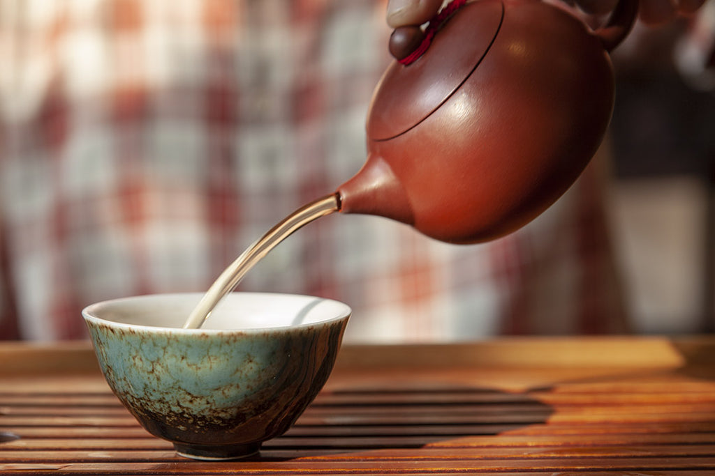 http://cdn.shopify.com/s/files/1/0251/0722/files/Pouring_Oolong_Tea_-_1080px_1024x1024.jpg?v=1557536717