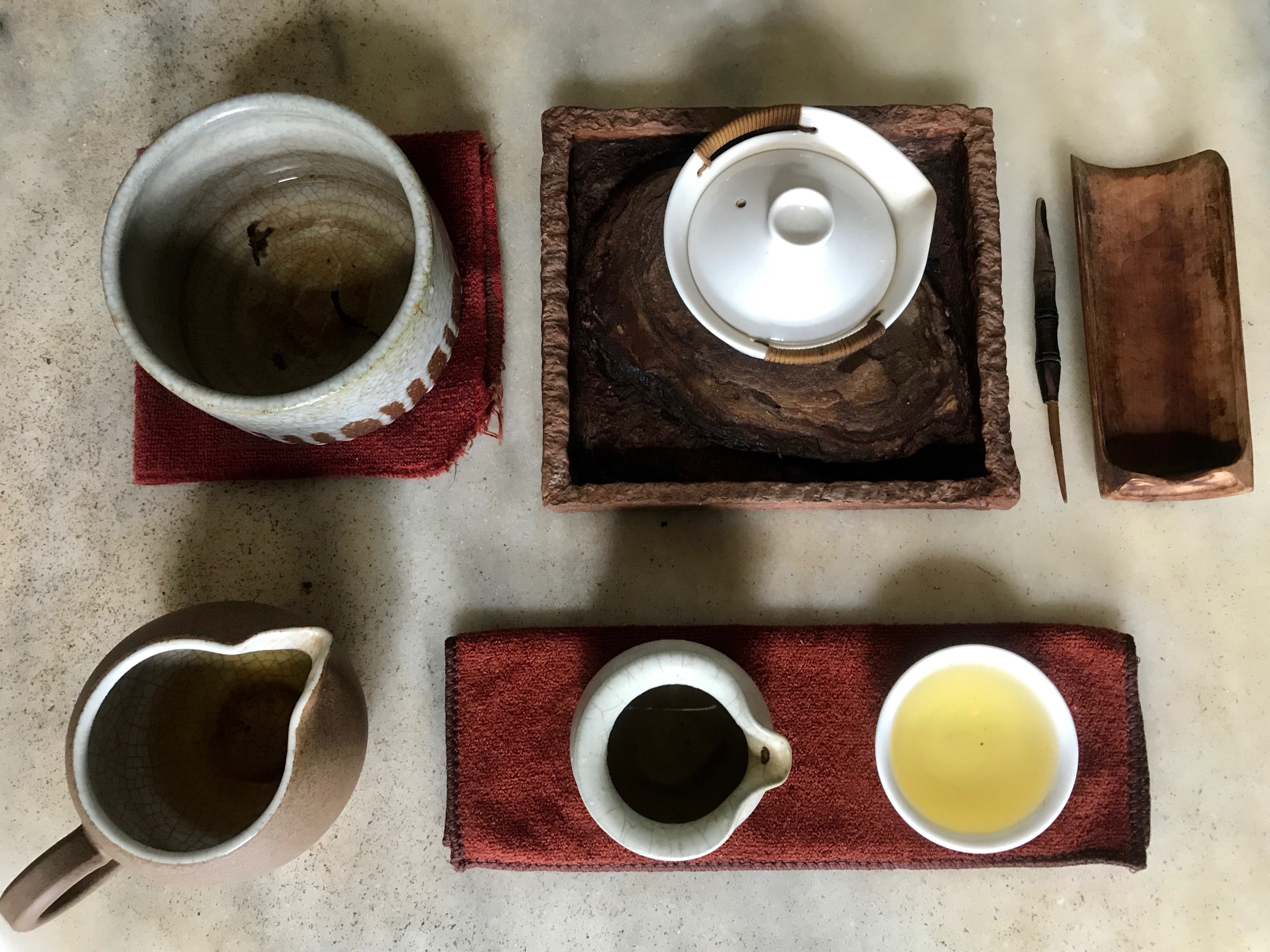 Brewing loose leaf oolong tea Gong Fu style