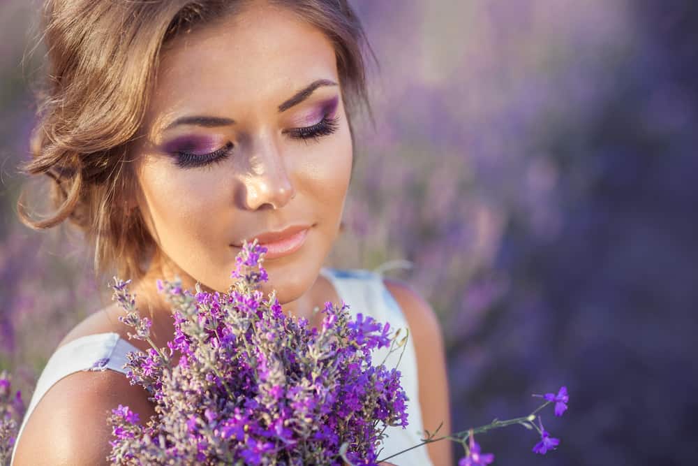 aromatherapy-lady-smelling-lavender