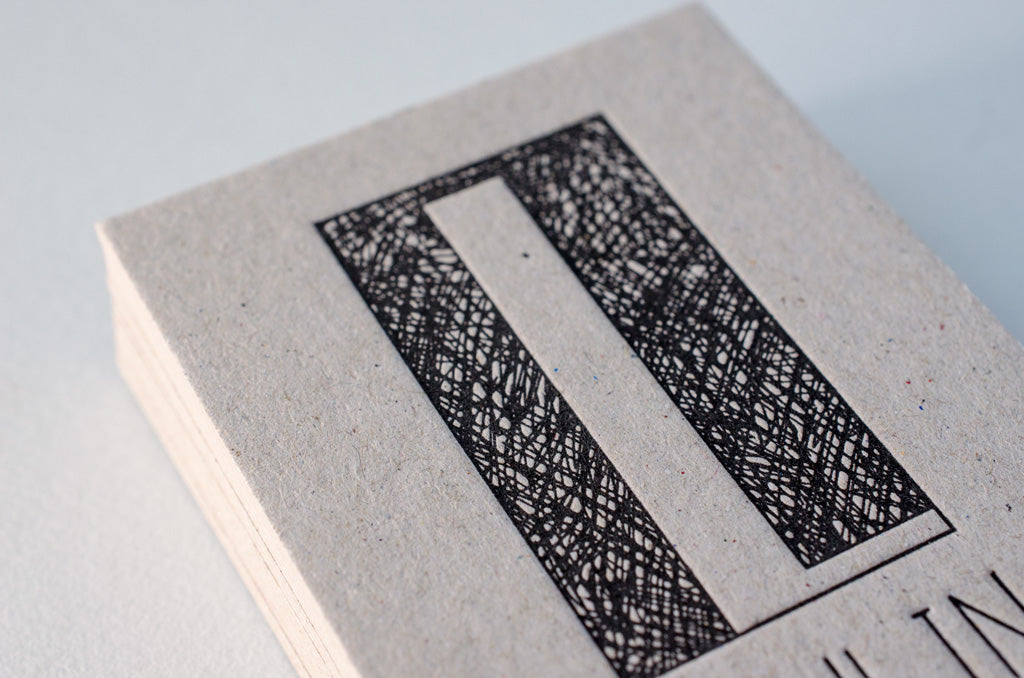 Carte de visite imprimée en letterpress noir recto/verso sur carton gris 1mm