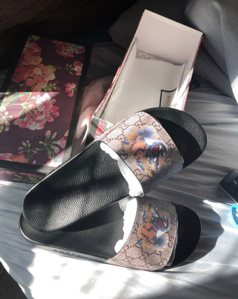 gucci lion sandals