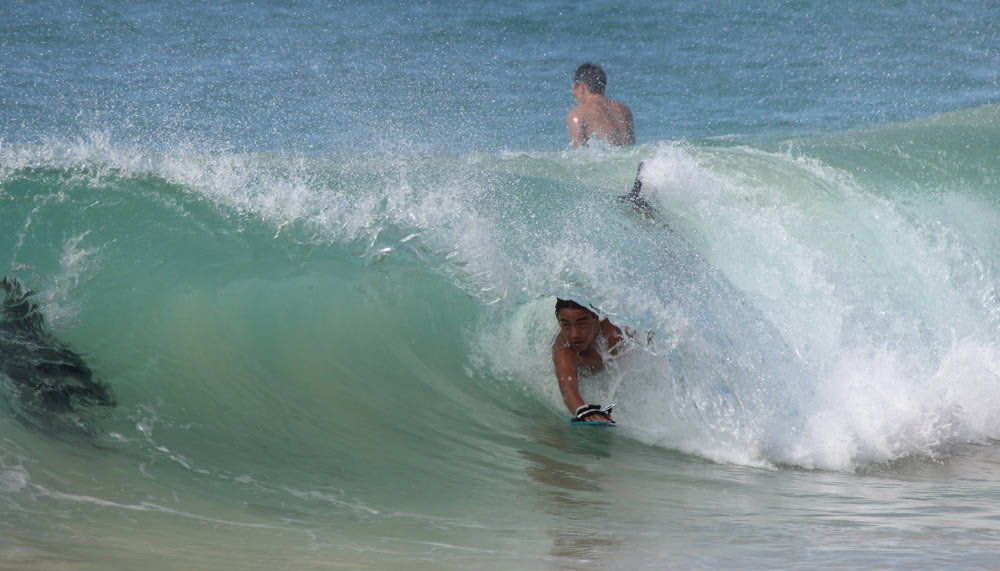 taylor char gets shacked while bodysurfing with his slyde handplane for body surfing 