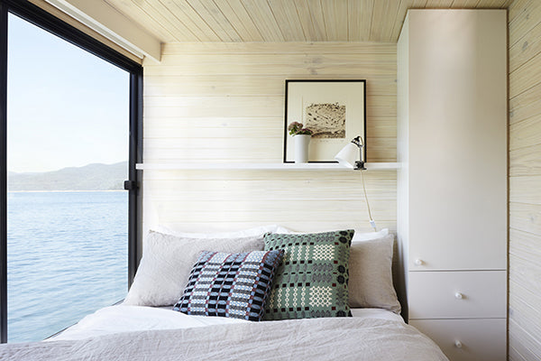 house-boat-bedroom