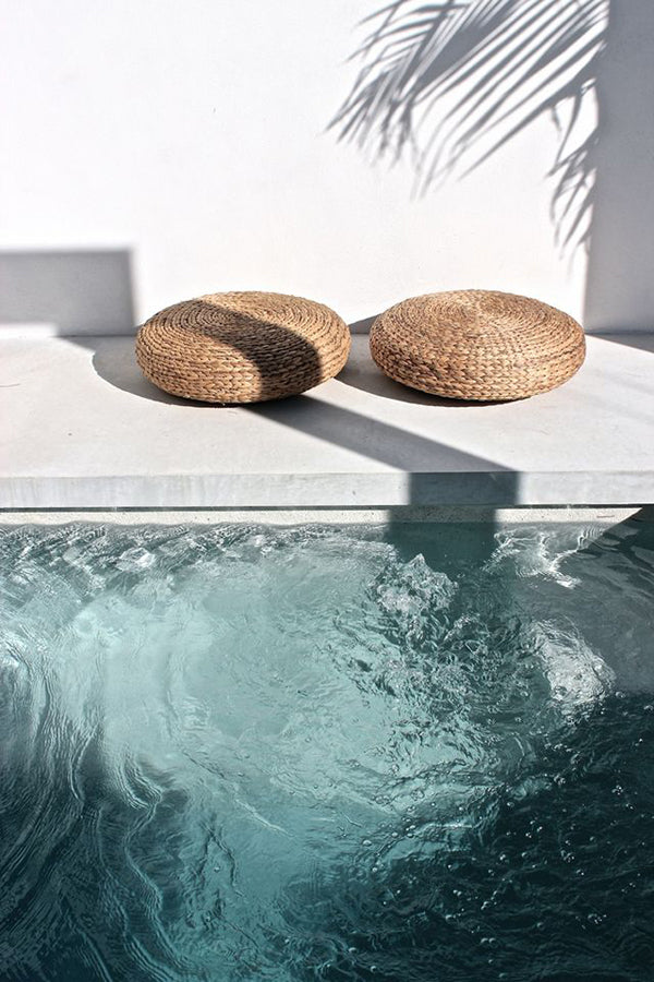 outdoor-ottomans-and-swimming-pool
