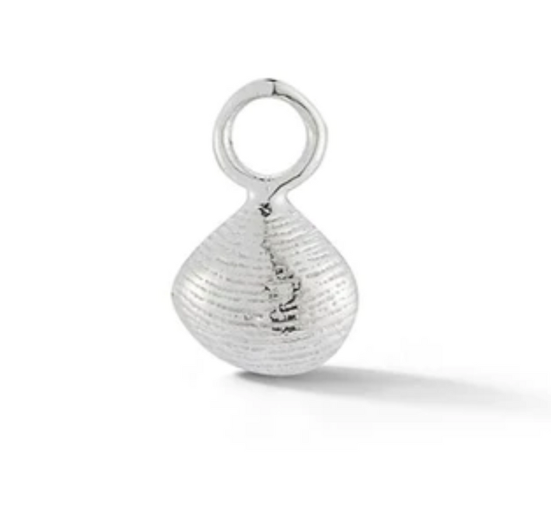 CLAM SHELL HUGGIE CHARM