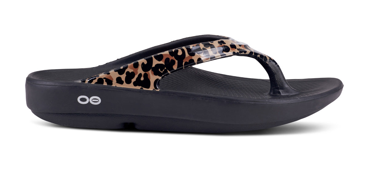 womens leopard print flip flops
