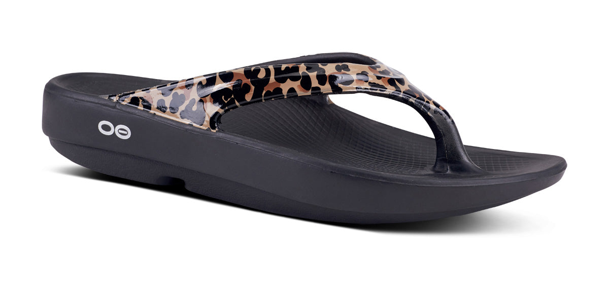 womens leopard flip flops