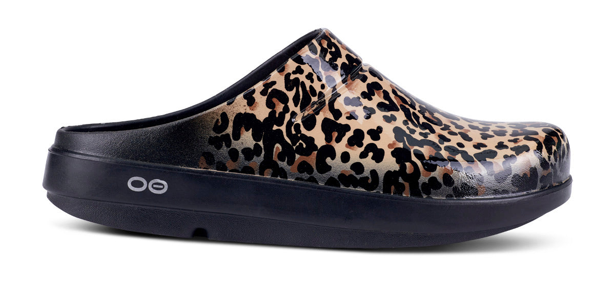 oofos leopard print flip flops