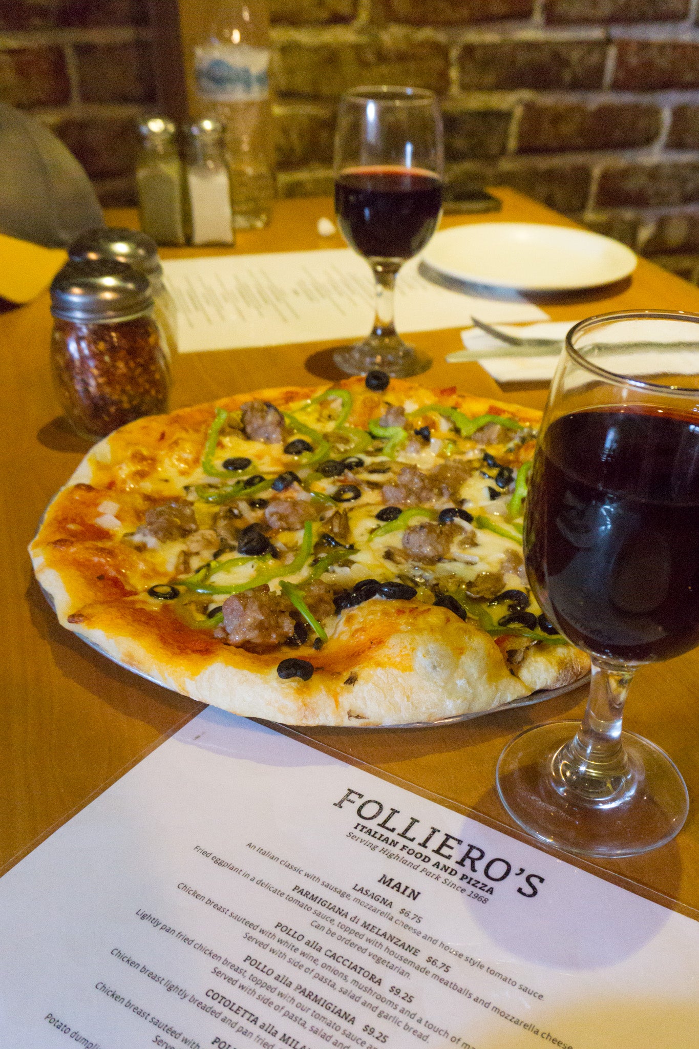 Recess goes to Folliero's, Highland Park's 50 Year Old Pizzeria