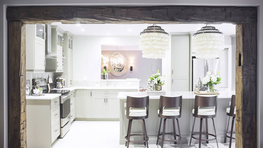 natural and chic kitchen with chandeliers