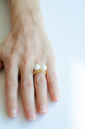 Haute Victoire Akoya Pearl Gold Twisted Ring 6