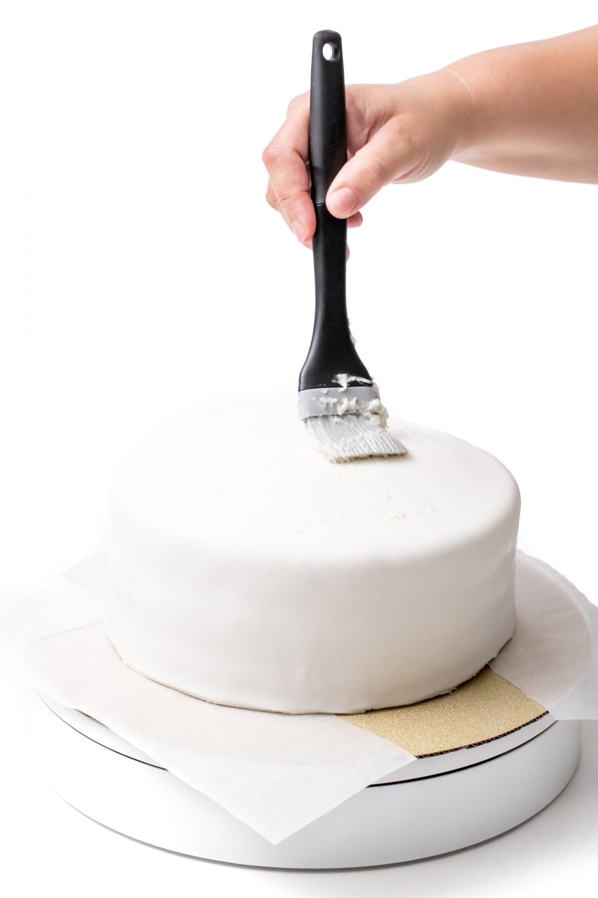 NAPPER LE DESSUS DU GÂTEAU D'UN GLAÇAGE À LA CRÈME AU BEURRE