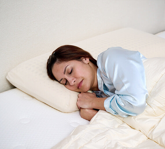 customer sleeping on a turmerry latex pillow