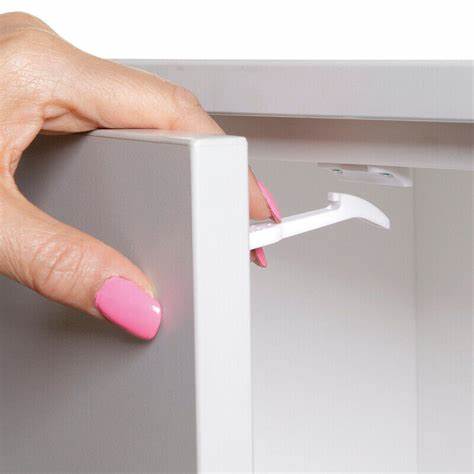 DreamBaby Wide Grip Safety Catches Child Kitchen Safety Cupboard Locks 7 pack 