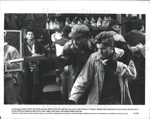 1992 Press Photo Emilio Estevez Actor Daryl Wilcher Freejack Action Movie Film - Historic Images