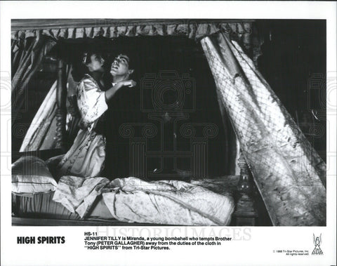 1988 Press Photo Jennifer Tilly and Peter Gallagher in "High Spirits" - Historic Images