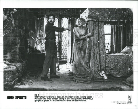 1988 Press Photo Steve Guttenberg and Daryl Hannah in "High Spirits" - Historic Images