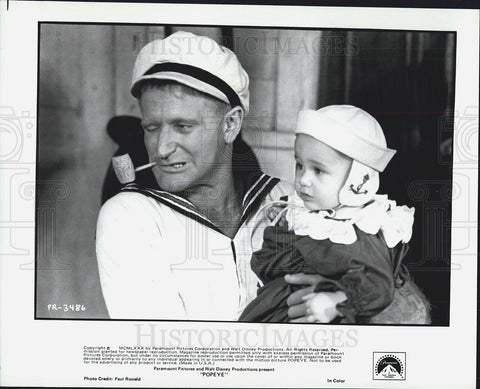 1980 Press Photo Popeye Film Robin Williams Holding Wesley Ivan Hurt Scene - Historic Images