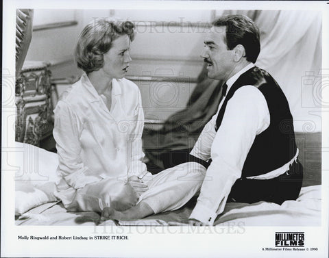 1990 Press Photo Molly Ringwald &Robert Lindsay in "Strike It Rich" - Historic Images