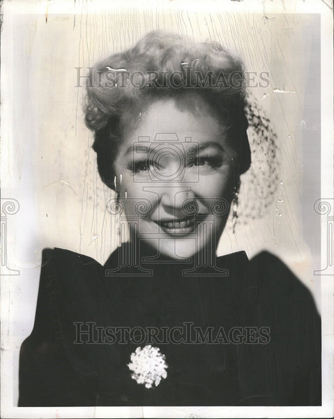 1950 Press Photo Miriam Hopkins husband black box <b>Miss Bone</b> Monster ABC TV - RSB25119_ddbfa489-d85f-4404-ba00-b1d08e9060f4_grande