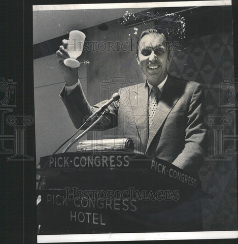 1973 Press Photo John DeLorean Harry Beckner President Jewel Food Store Chairman - Historic Images