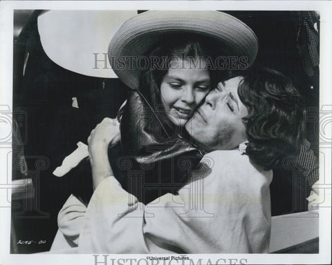 1975 Press Photo Anne Bancroft and Deanna Martin in the movie "The Hindenburg" - Historic Images