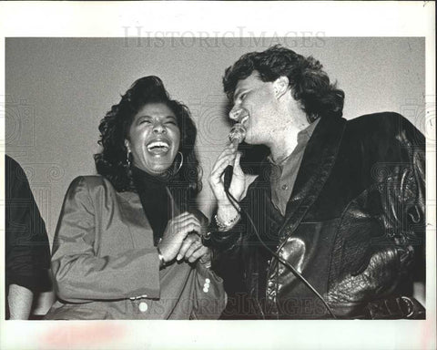 1990 Press Photo Natalie Cole and Michael J. Fox - Historic Images