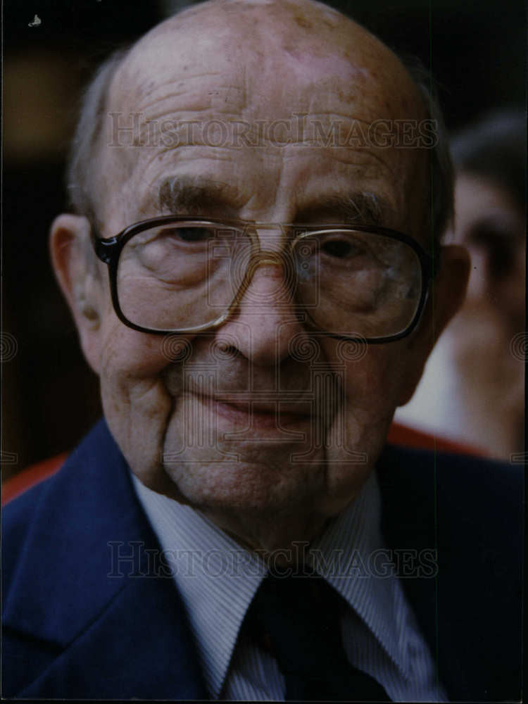 1987 Press Photo <b>Karl Larsen</b> Scarab Club Detroit - Historic Images - dfpd42487