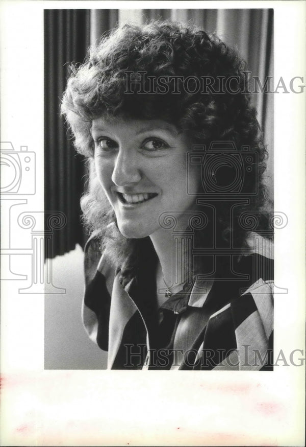 1985 Mary Nichols-secretary - Historic Images