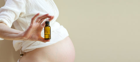 שמנים אתריים מותרים לשימוש בהריון - אתריא בריאה מהטבע