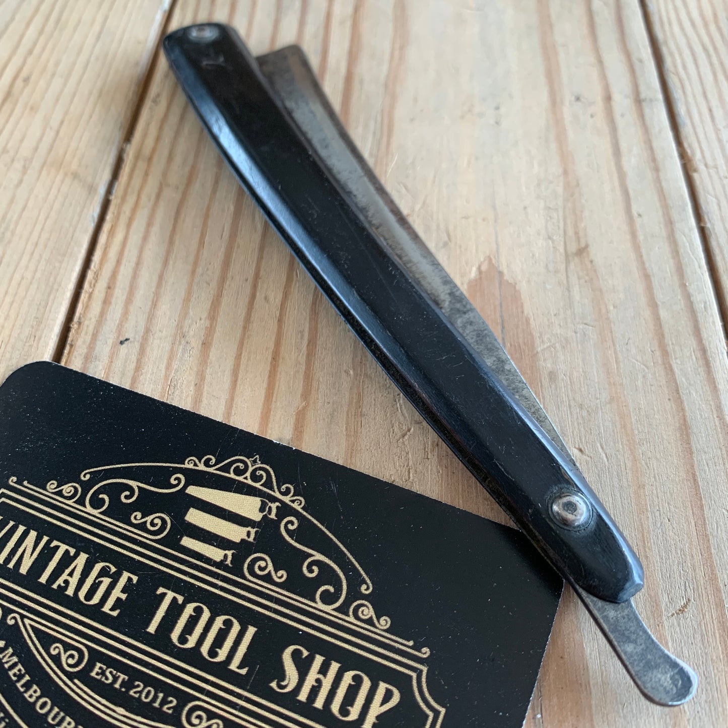SOLD Antique Horn & Silver Stub Tail RAZOR by ROBINSON 1810-30 T531