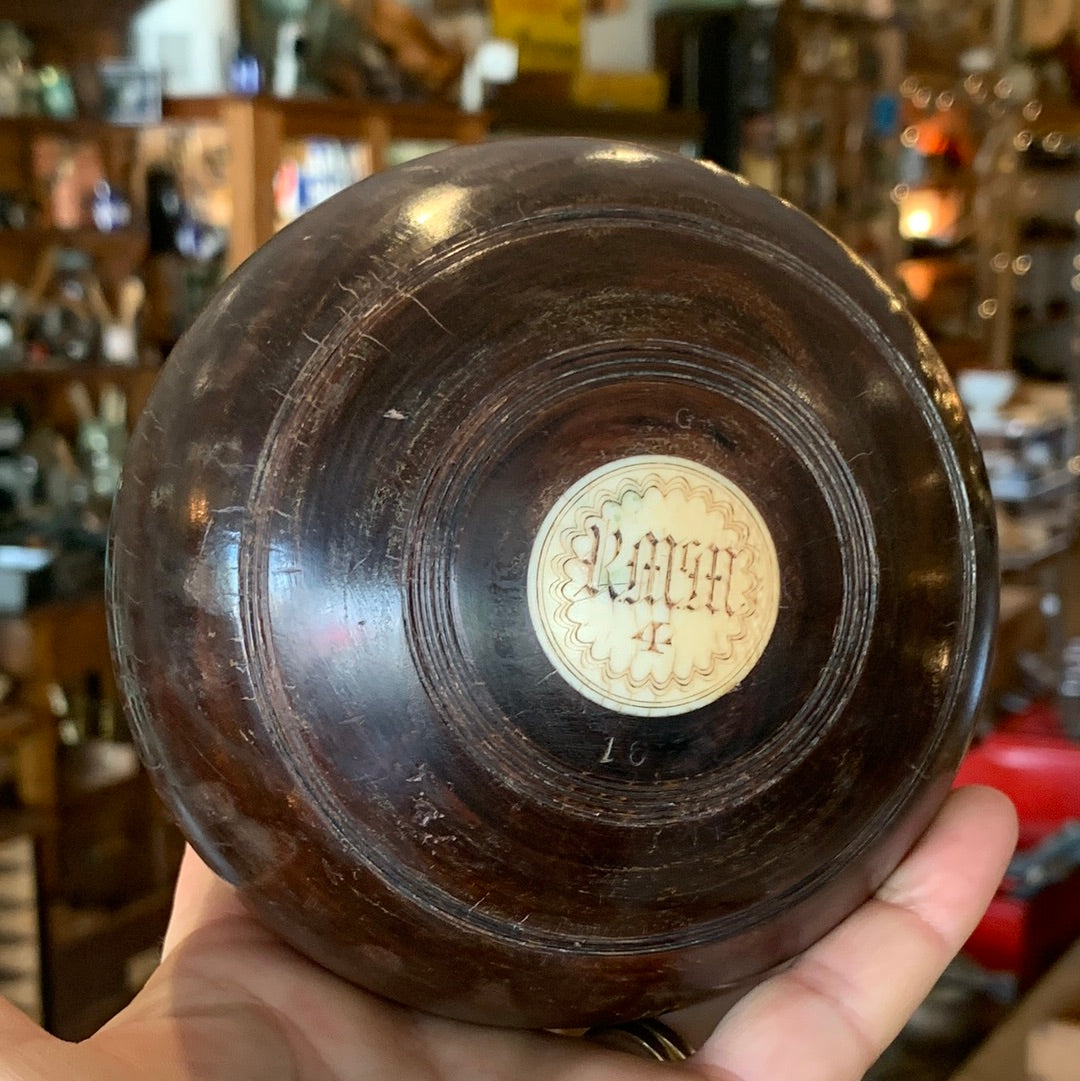 T9090 Vintage LIGNUM VITAE Wooden Lawn BALL with