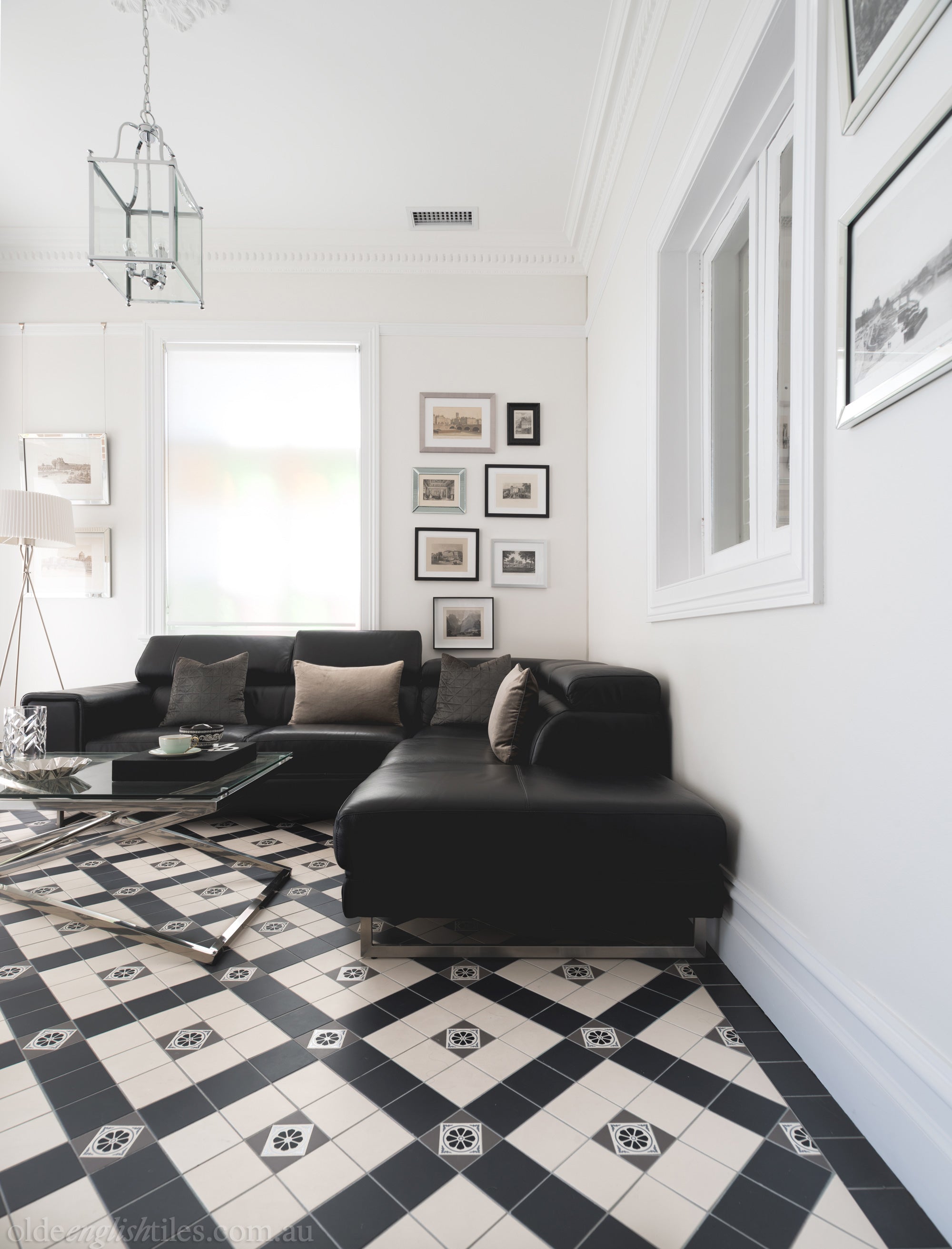 Patterned floor tiles example - tessellated hallway