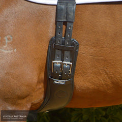 Kentaur Geneva Leather Girth on a Horse