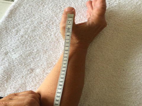 Take the measurements from IP joint to the 2/3 of the forearm