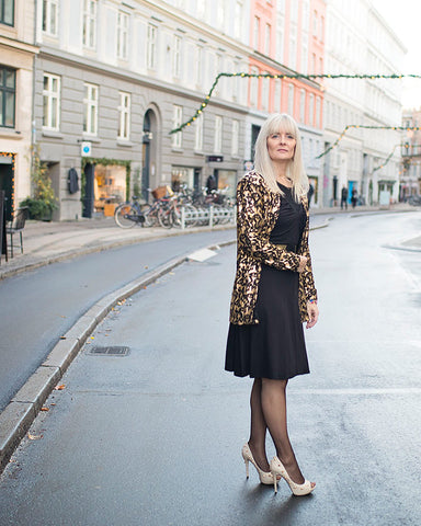 Nytårsoutfit | Sort Olga kjole med guld jakke