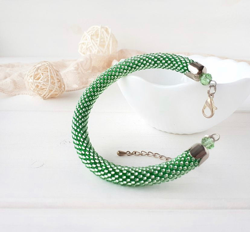 Adjustable bead crochet bracelet