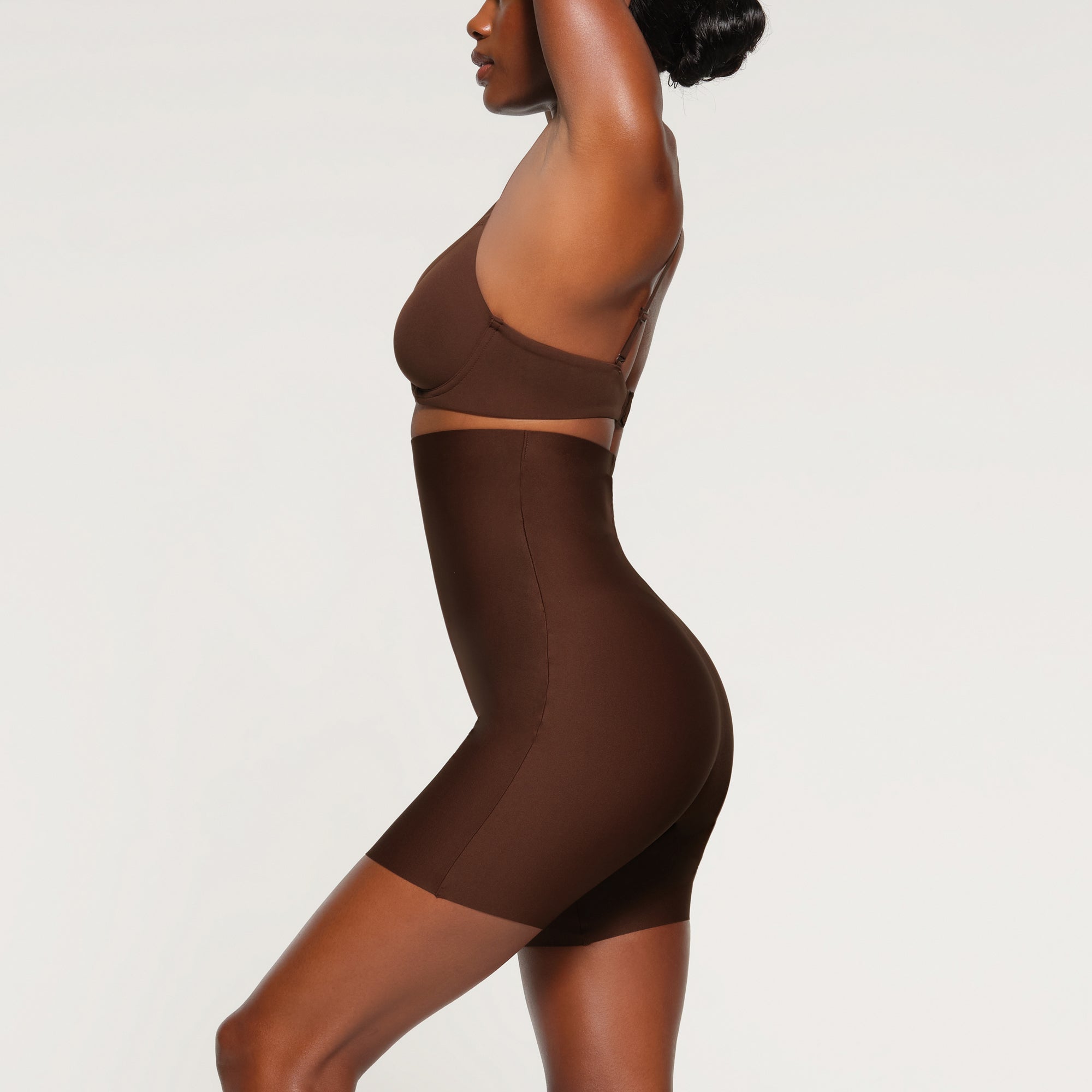 SKIMS Seamless High-Waisted Above The Knee Short - Cocoa