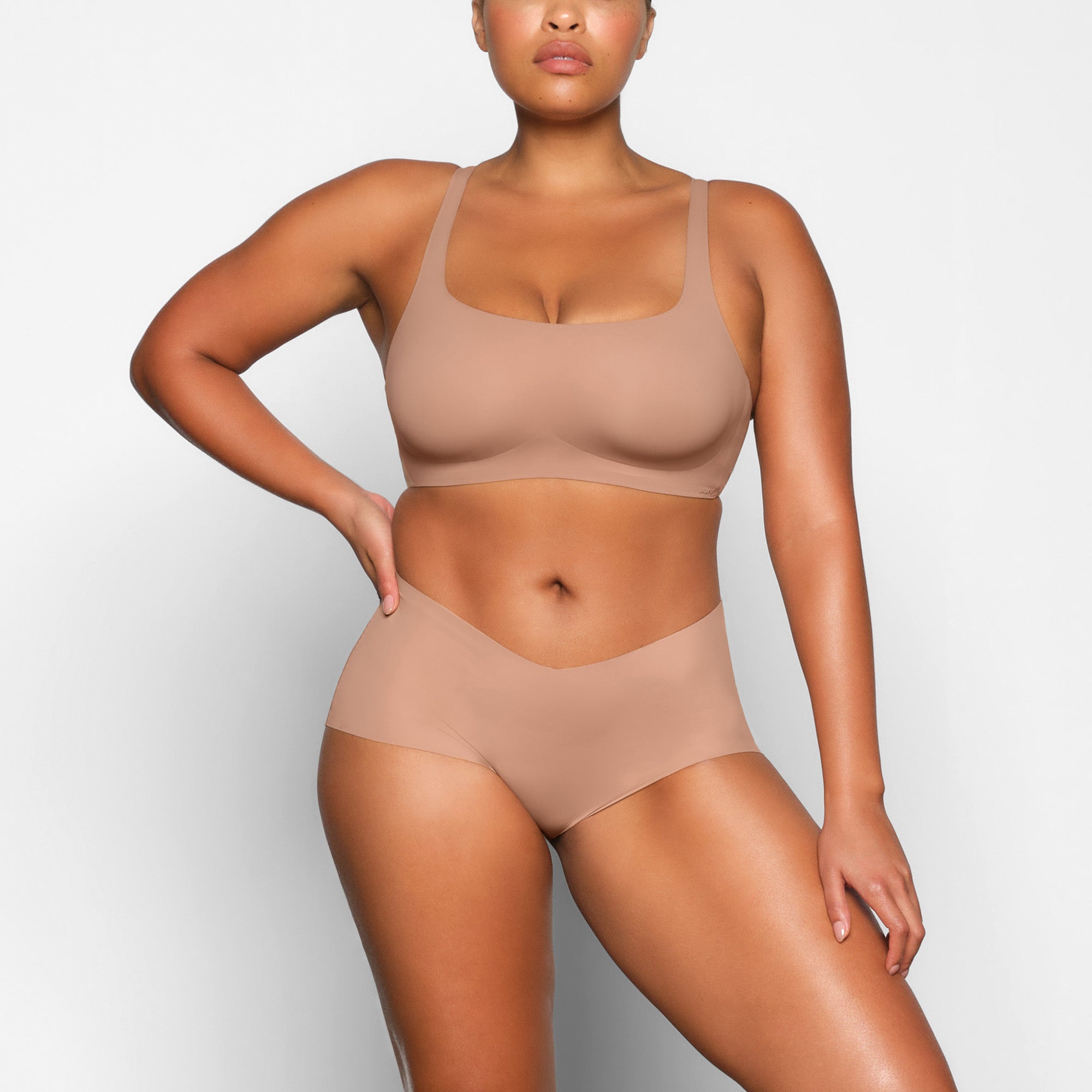 NAKED SCOOP BRALETTE