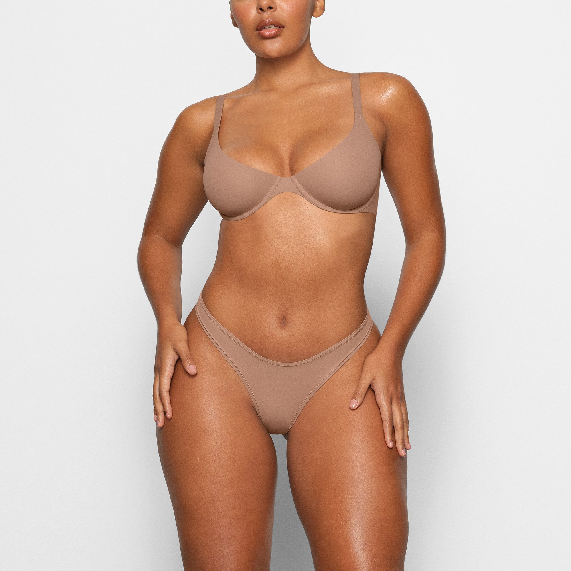 In between sizes? Enter: the #SKIMS Fits Everybody Scoop Plunge Bra, m