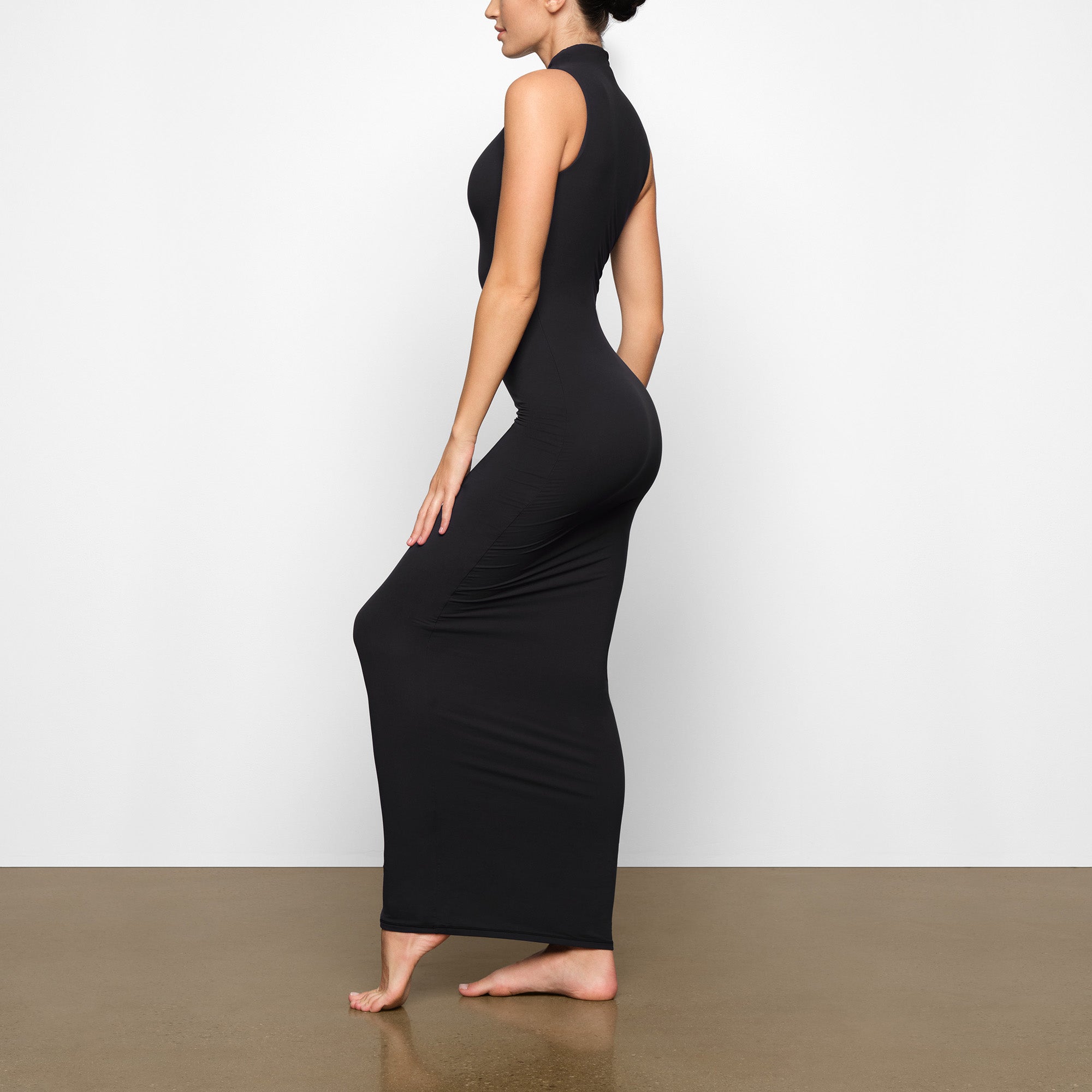 FITS EVERYBODY SLEEVELESS MOCK NECK DRESS | ONYX