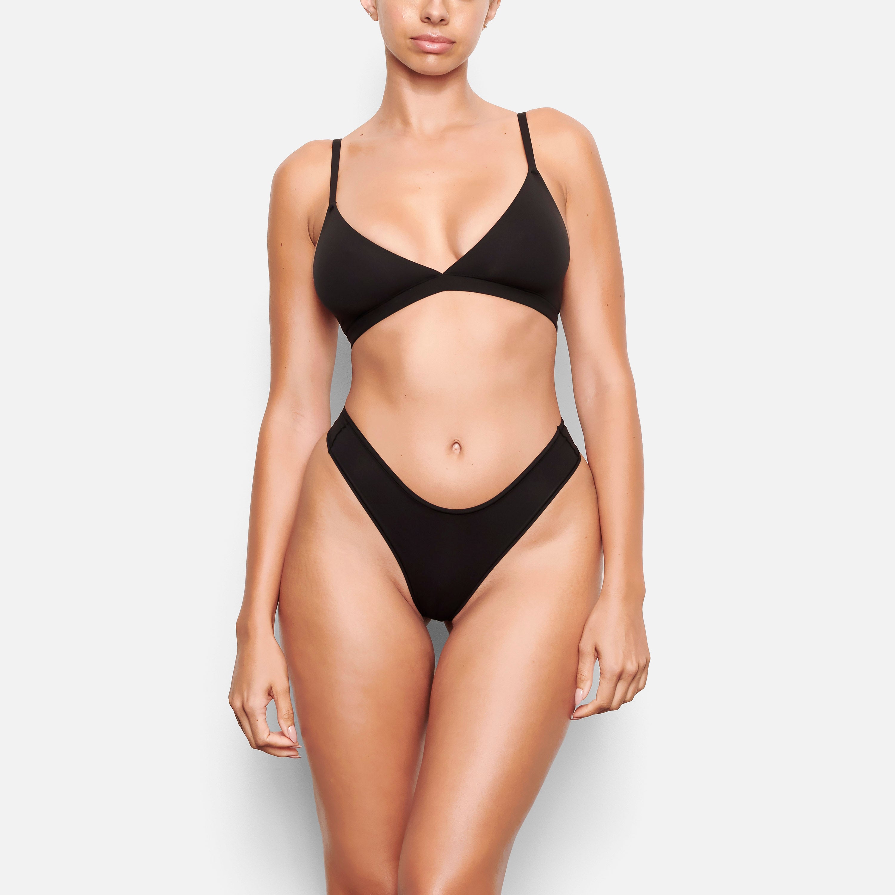 SKIMS Pink Fits Everybody Dipped Front Thong – BlackSkinny